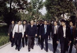 路甬祥視察園區.jpg